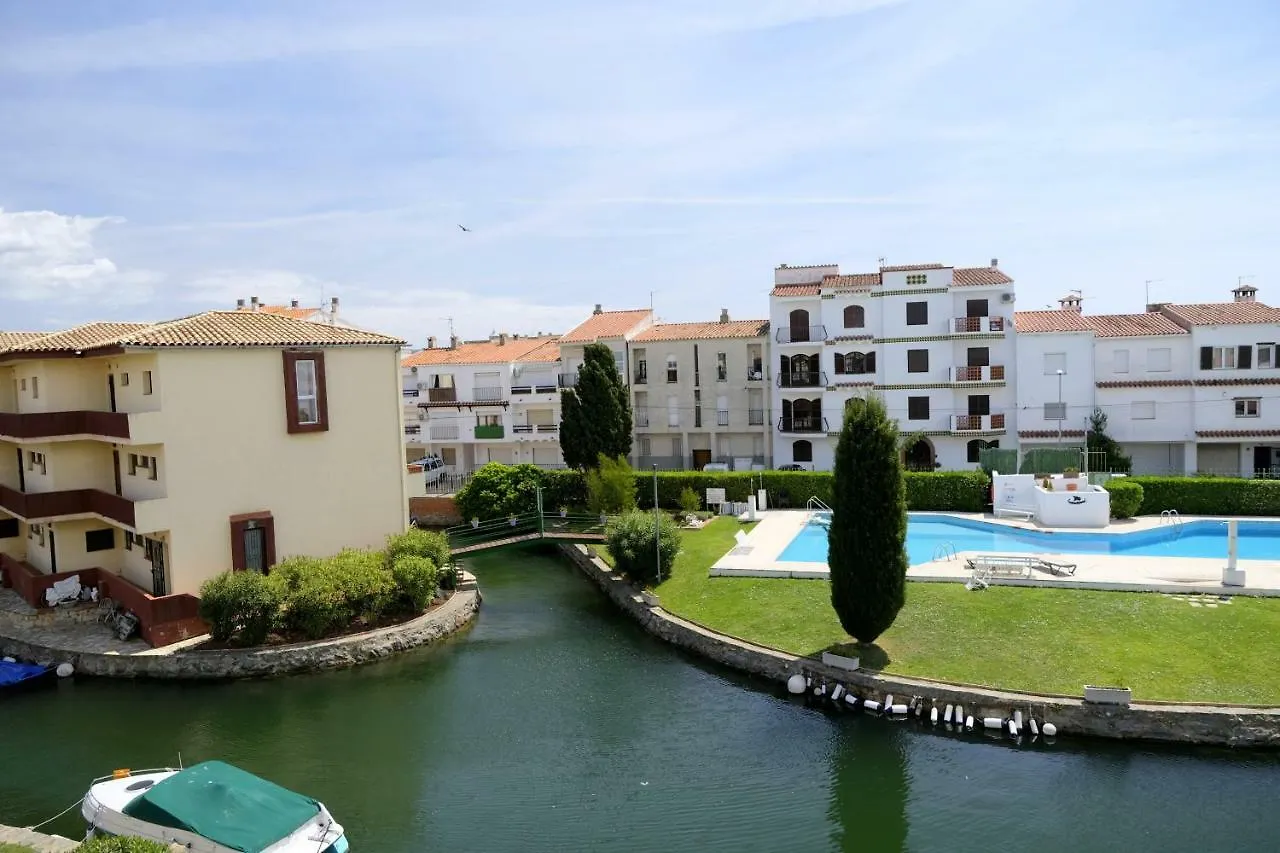 Empurialola- Apartamento en Empuriabrava con piscina y jardines en centro y cerca playa -158 0*,