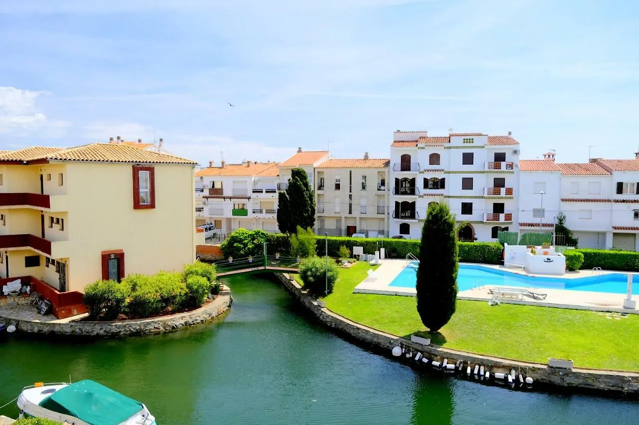 Empurialola- Apartamento en Empuriabrava con piscina y jardines en centro y cerca playa -158 España